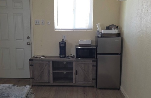 Topock Apartment | Charming studio with AC and WiFi in lovely Golden Shores