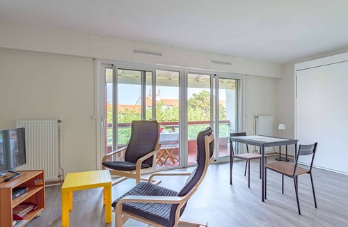 Anglet Apartment | "Charming Studio with Balcony, 300m from Beaches in Anglet"