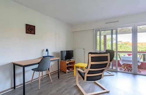 Anglet Apartment | "Charming Studio with Balcony, 300m from Beaches in Anglet"