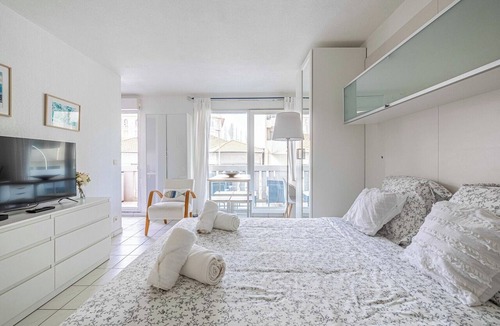 Les Baumettes Apartment | Charming Studio with balcony & pool -Heart of Nice