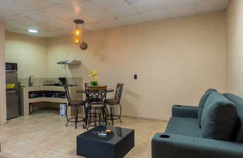 Uvita Apartment | Charming studio with full kitchen, fast WiFi, shared laundry & cozy sofa bed