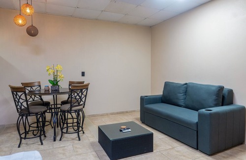 Uvita Apartment | Charming studio with full kitchen, fast WiFi, shared laundry & cozy sofa bed