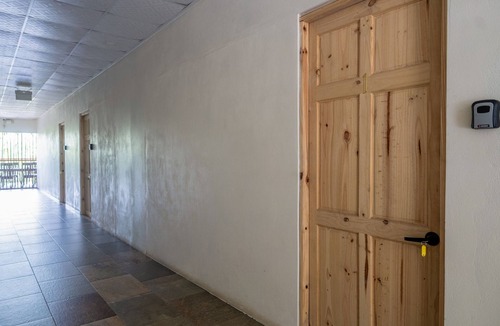 Uvita Apartment | Charming studio with full kitchen, fast WiFi, shared laundry & cozy sofa bed