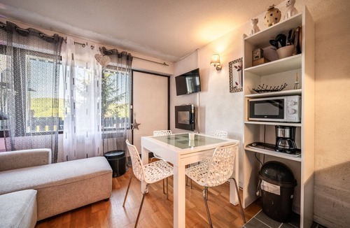 Bogeve Apartment | Charming Studio with Mountain View and Balcony