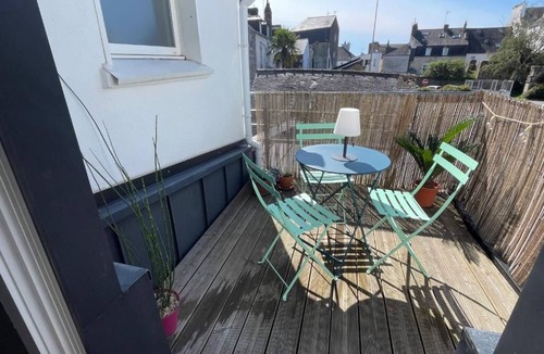 Vannes Apartment | Charming studio with terrace in the heart of Vannes, 5 minutes from the port