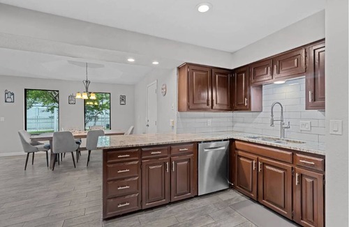 Allen House | Charming Stylish 4-bedroom house with in serene Allen