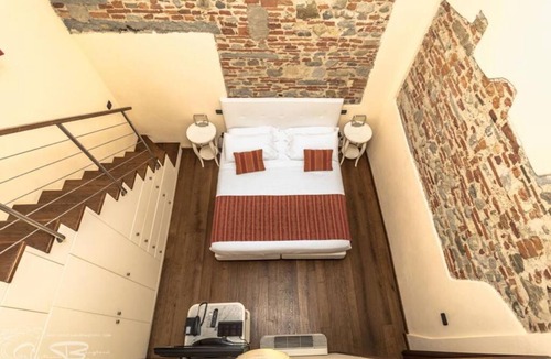 Isolotto Apartment | Charming Suite By Villa Il Mosaico