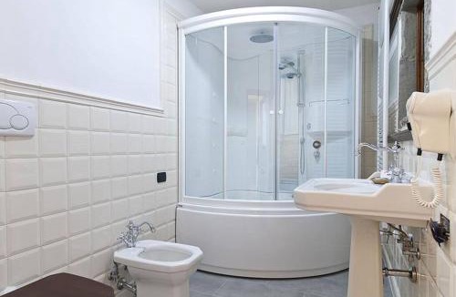 Isolotto Apartment | Charming Suite By Villa Il Mosaico
