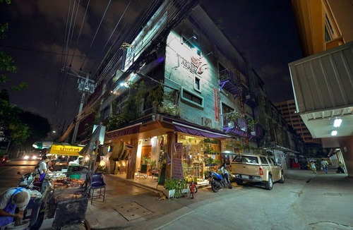 Yan Nawa House | Charming Suite Escape | Modern Comfort in Thailand