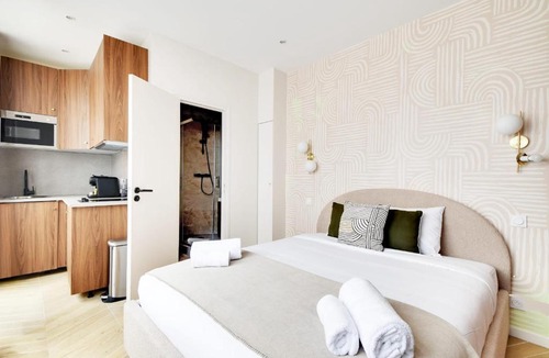 Grenelle Apartment | Charming suite near Eiffel Tower - L023
