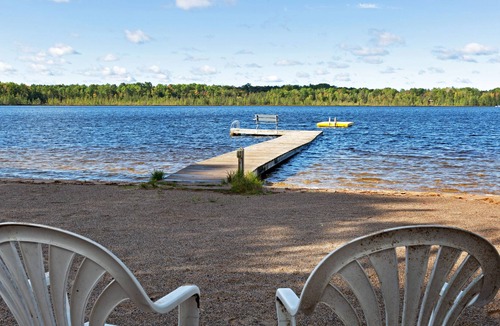 Eagle River Apartment | Charming suite w/ shared tennis, boat docks, free WiFi - dogs welcome!