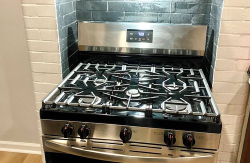 New Rochelle House | Charming suite with patio, heating, WiFi, free parking in welcoming New Rochelle
