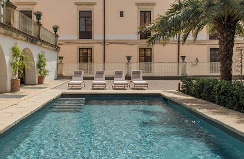 Centro Storico Apartment | Charming suite with pool in the heart of Salento