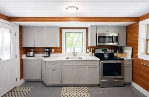 Sebascodegan Island House | Charming summer cottage with all the comforts of home. Fabulous covered porch overlooking Card Cove!