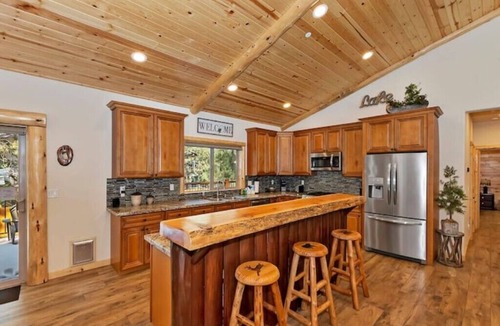 Summit Estates Cabin | Charming Summit Cabin