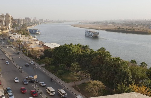 Maadi Apartment | Charming sunset,with Panoramic Nile view and pyramid view.