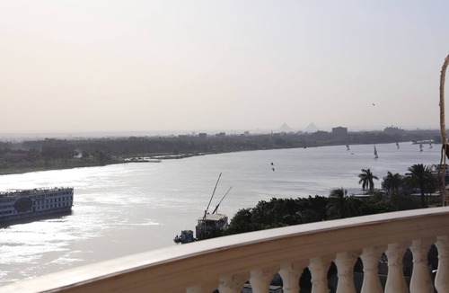 Maadi Apartment | Charming sunset,with Panoramic Nile view and pyramid view.