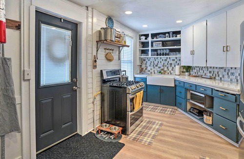 Westside Apartment | Charming Syracuse Apt w/ Private Deck & Fire Pit!