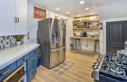Westside Apartment | Charming Syracuse Apt w/ Private Deck & Fire Pit!