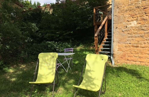 Charnay-les-Macon Apartment | Charming T2 duplex amidst vineyards Pets welcome
