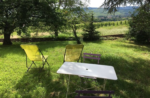 Charnay-les-Macon Apartment | Charming T2 duplex amidst vineyards Pets welcome