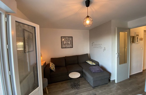 La Roche-Posay Apartment | Charming T2 with terrace near Thermes du Connétable, Wi-Fi, dishwasher