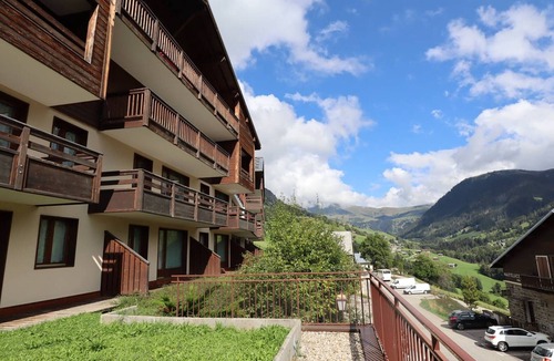 Hauteluce Apartment | Charming T3 with pool and balcony, near slopes