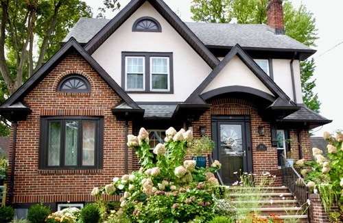 Teaneck House | Charming Teaneck Tudor: 4BR, 3 Kings & 12 Mins to NYC!
