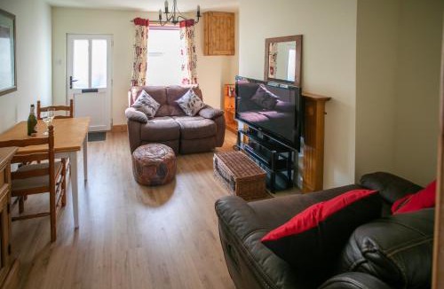 Forsbrook House | Charming terraced cottage close to Alton Towers