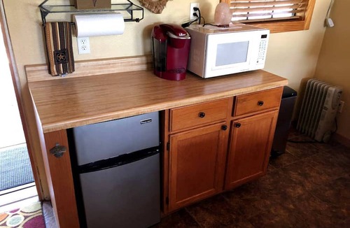Pipe Creek Cabin | Charming Texas Hill Country Cabin Ideal for a Romantic Weekend Getaway