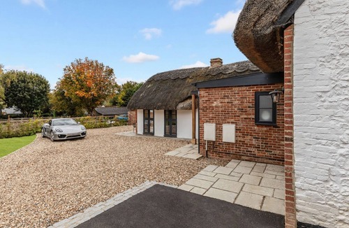 Ramsbury Cottage | Charming Thatched Cottage in the Heart of Ramsbury