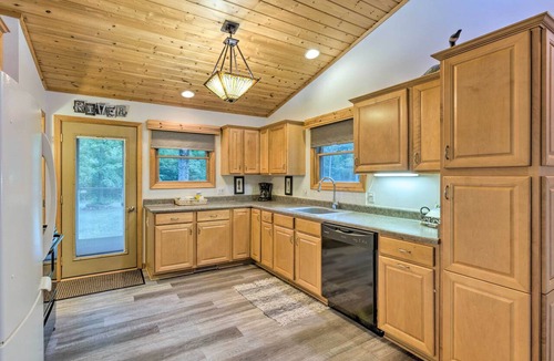 Thompsonville Cottage | Charming Thompsonville Home w/On-site River!