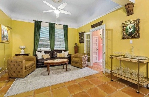 Faubourg Marigny Hotel | Charming Three Bedroom Cottage - Located in the historic B &W Courtyards Inn