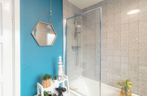 Stonnall House | Charming Three Bedroom House in Birmingham