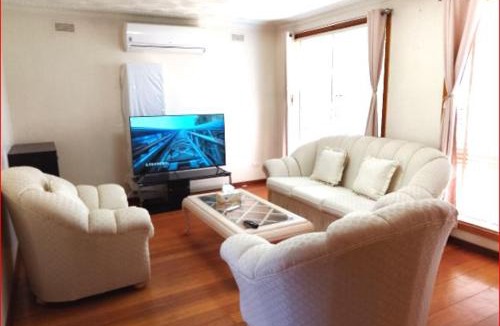 Werribee House | Charming Three-Bedroom Holiday Home Near Werribee Park