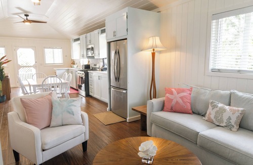 Dunmore Town House | Charming Tickled Pink 2BR, 3BD, 3BTH home, minutes from pink sand beach