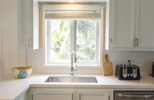 Dunmore Town House | Charming Tickled Pink 2BR, 3BD, 3BTH home, minutes from pink sand beach