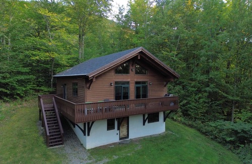 Franconia Ski Chalet | Charming, Timber framed, Mountain Chalet at Cannon Mountain - Whole house AC!