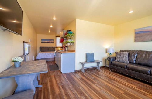 Emigrant Cabin | Charming Tiny Cabin near Chico Hot Springs for a Memorable Retreat in Emigrant, Montana