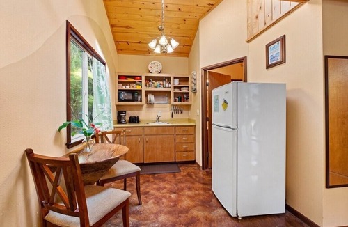 Ohia Estates Cottage | Charming tiny home w/heated floors 5 min from Volcanoes National Park entrance