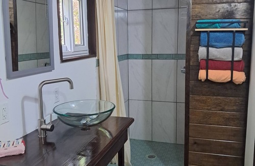 Carenero Island Cottage | Charming Tiny House, 1 minute walk to surf and beaches, peaceful.