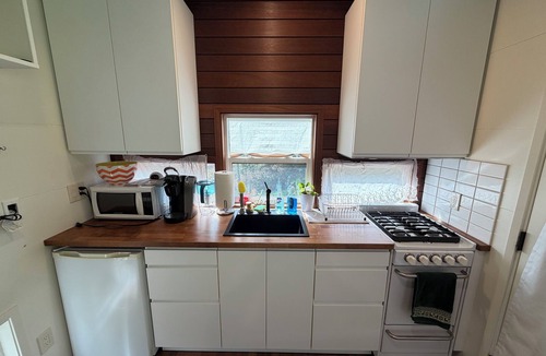 Olympia House | Charming Tiny House Retreat