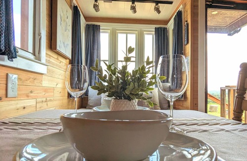 Tennga House | Charming Tiny House with Breath-Taking Views in Delano, TN