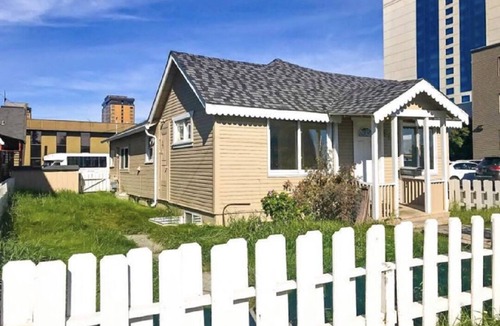 Downtown Anchorage House | Charming Town Center Cottage