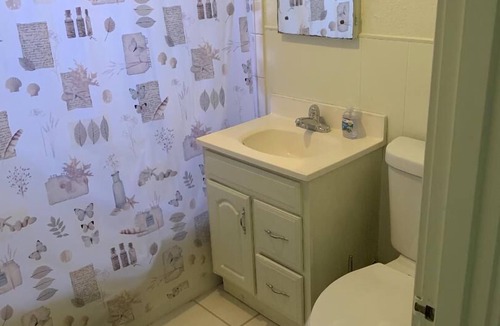 Downtown Anchorage House | Charming Town Center Cottage