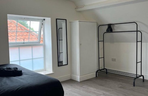Hedon Apartment | Charming Town Retreat