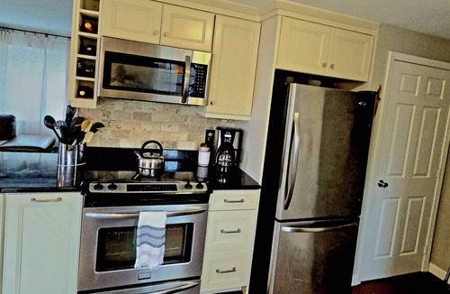 Goffstown House | Charming townhome with AC, WiFi in pleasant Goffstown, near Ski Resorts & Hwys