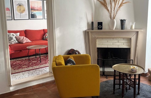 Casoli House | Charming townhouse with terrace and garden in the center of a market town