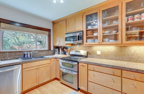 Greenwood Apartment | Charming Tudor-Style Apt Near Green Lake!