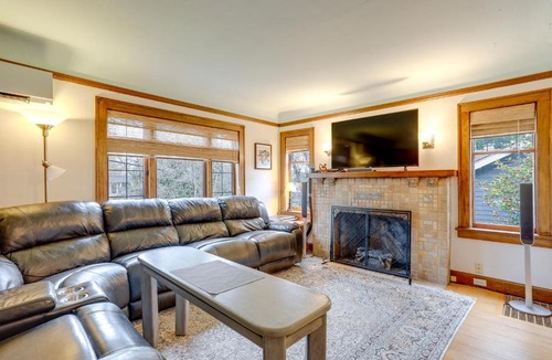 Greenwood Apartment | Charming Tudor-Style Apt Near Green Lake!